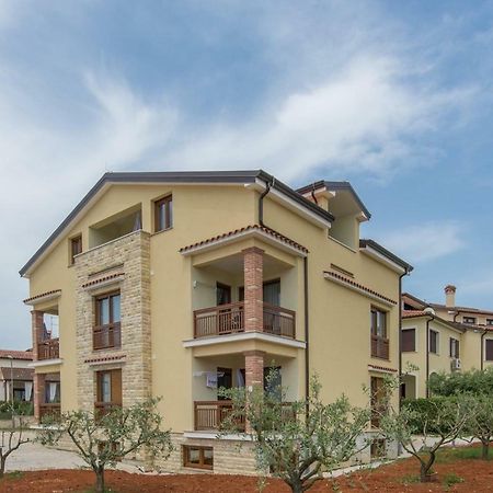 Apartments Hana In Funtana Exterior photo