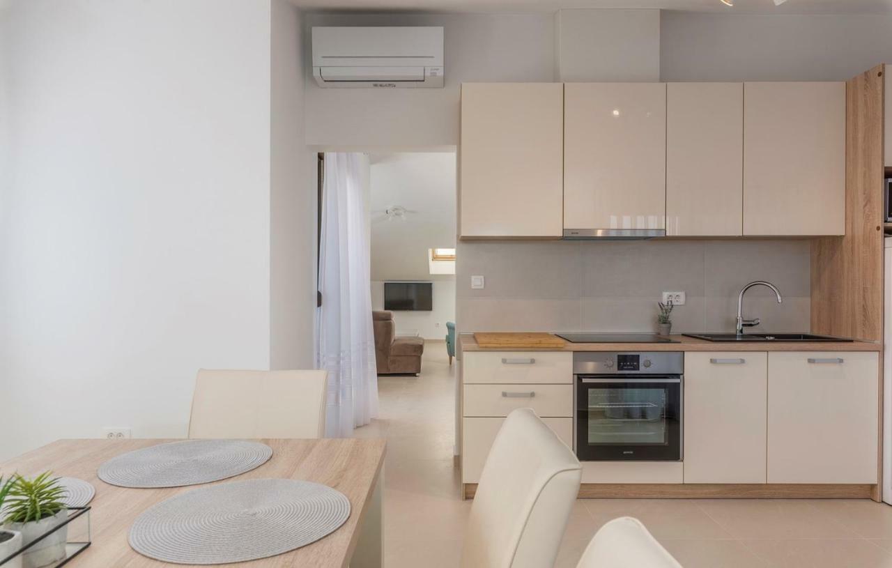 Apartments Hana In Funtana Exterior photo